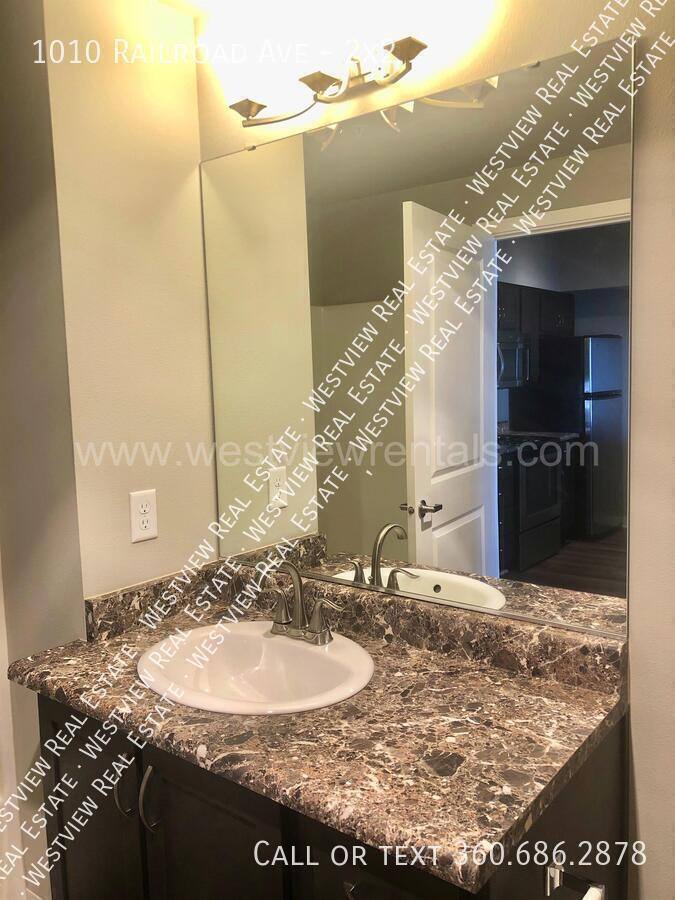 Apartment for rent at 1010 Railroad Ave #2X2, Bellingham, WA 98225