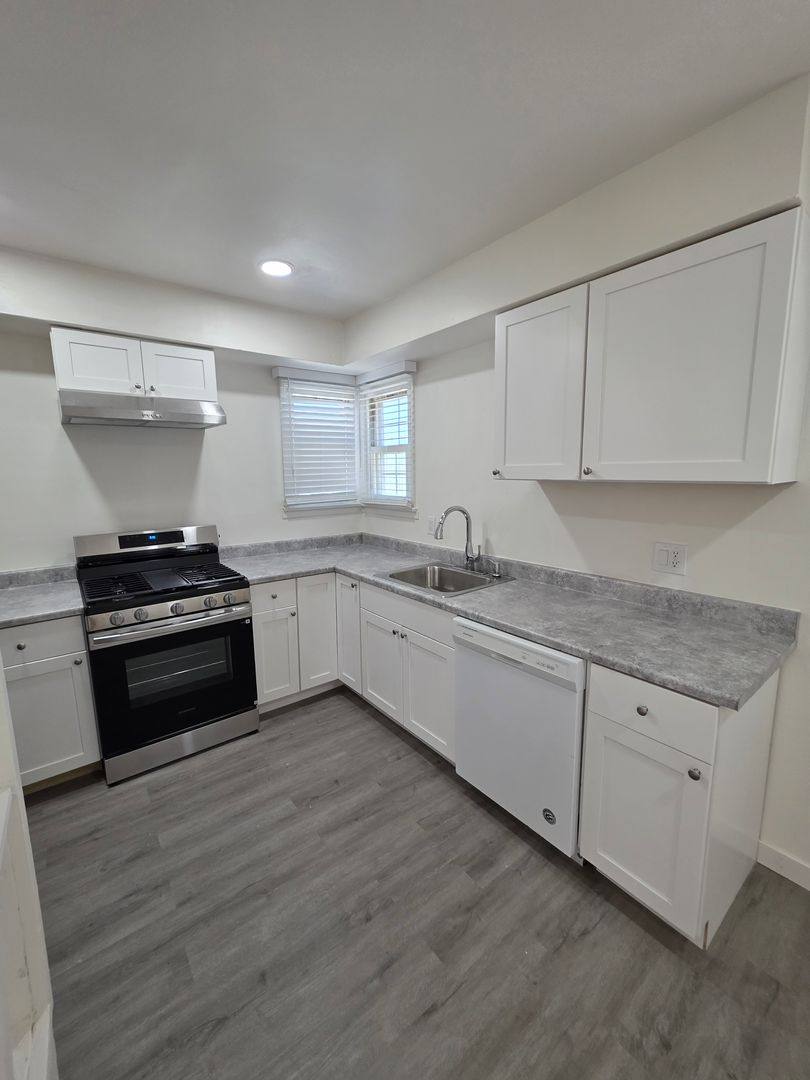 Apartment for rent at 5525-5535 W 118th St, Inglewood, CA 90304