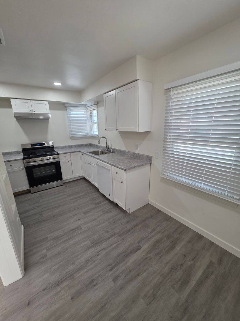 Apartment for rent at 5525-5535 W 118th St, Inglewood, CA 90304