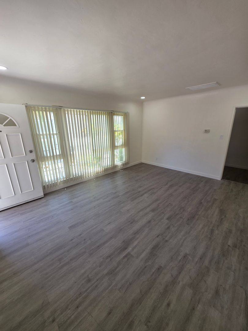 Apartment for rent at 5525-5535 W 118th St, Inglewood, CA 90304