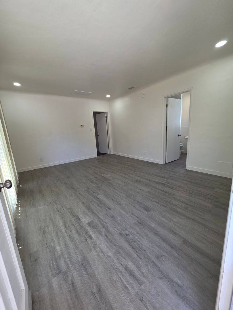 Apartment for rent at 5525-5535 W 118th St, Inglewood, CA 90304