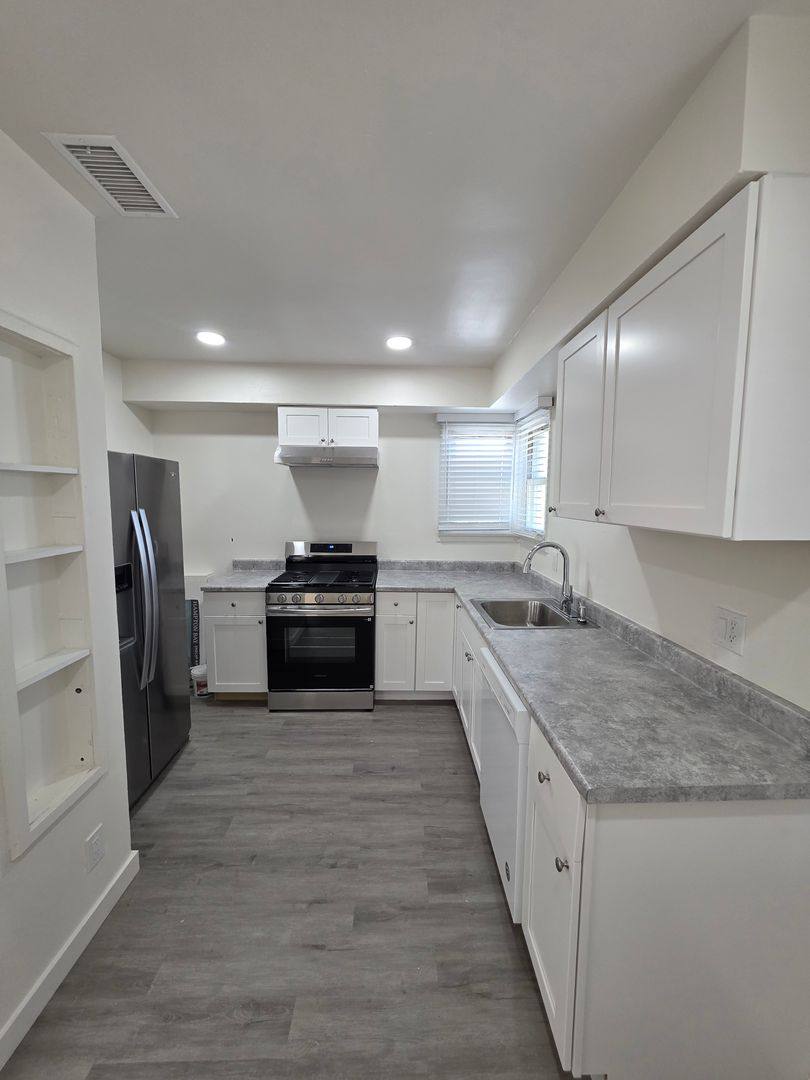 Apartment for rent at 5525-5535 W 118th St, Inglewood, CA 90304