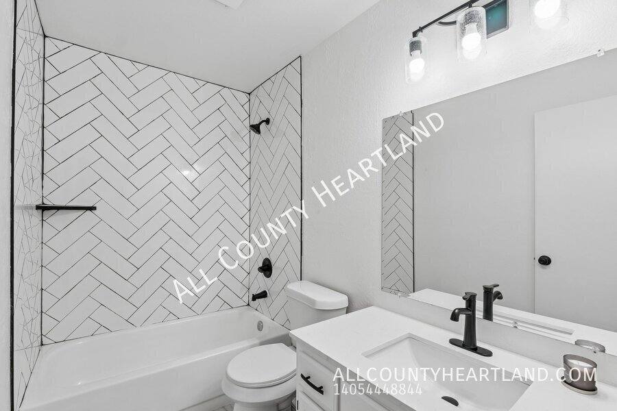 House for rent at 17116 Sunny Hollow Rd, Edmond, OK 73012