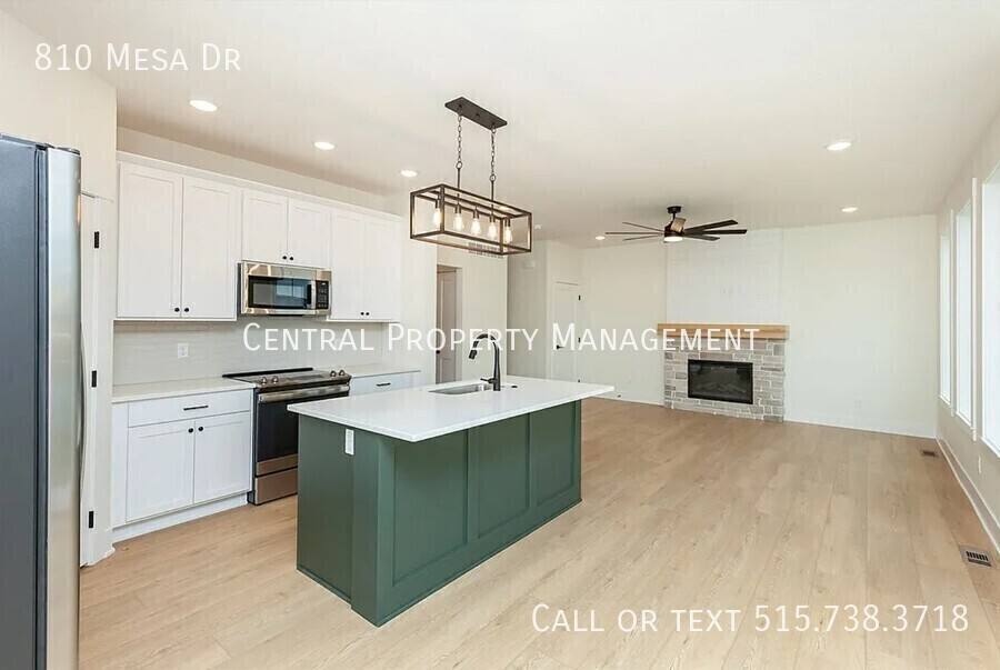 House for rent at 810 Mesa Dr, Waukee, IA 50263
