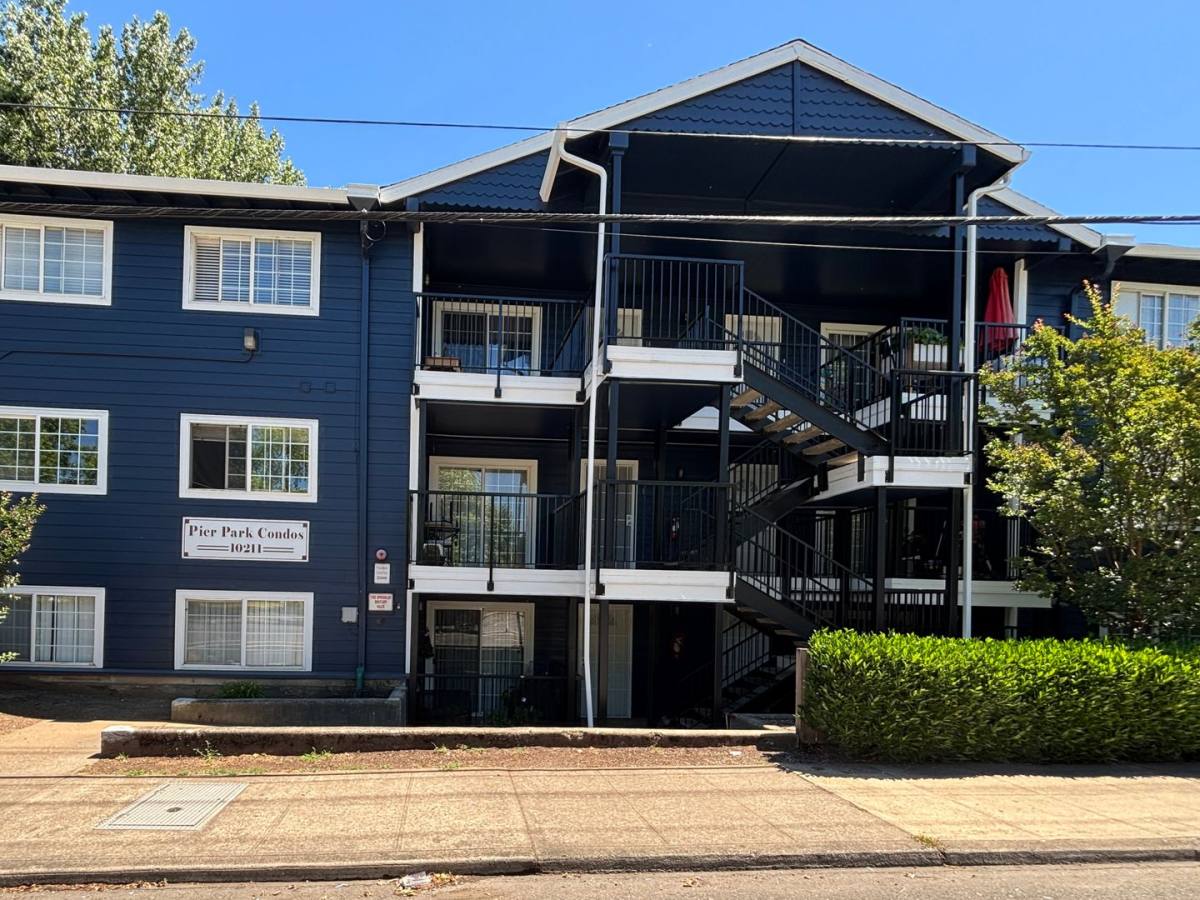 Apartment for rent at 10211 N Lombard St, Portland, OR 97203