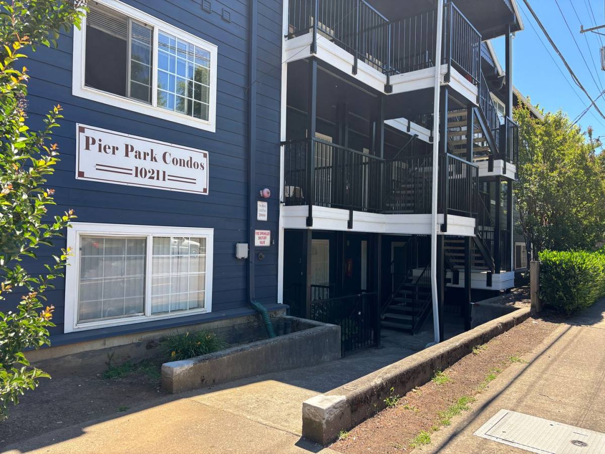 Apartment for rent at 10211 N Lombard St, Portland, OR 97203