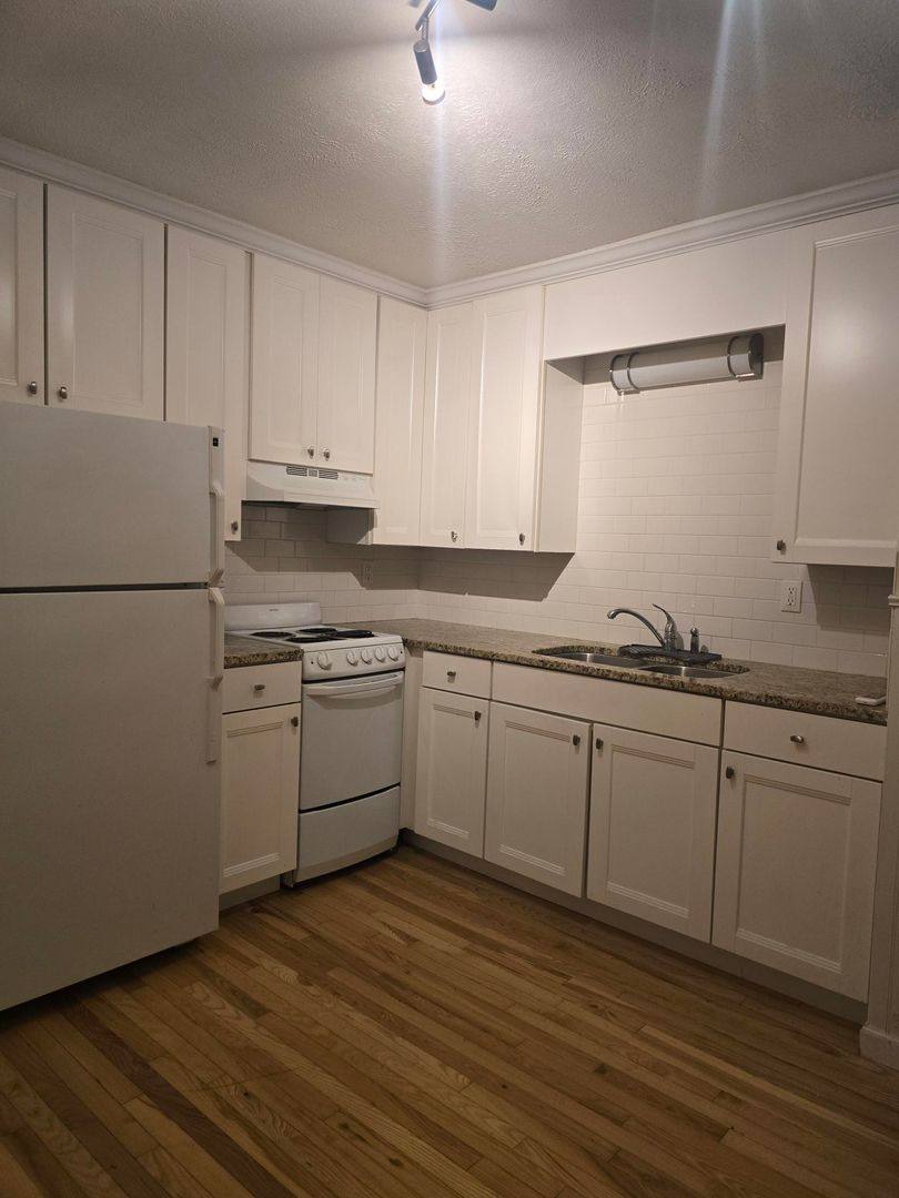 Apartment for rent at 118 W Main, Gaylord, MI 49735