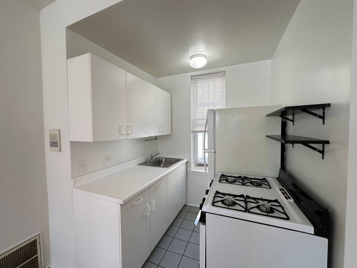 Apartment for rent at 5528 N Kenmore Ave, Chicago, IL 60640