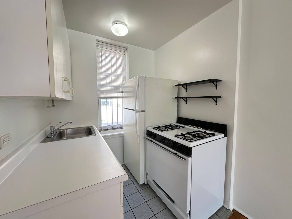 Apartment for rent at 5528 N Kenmore Ave, Chicago, IL 60640