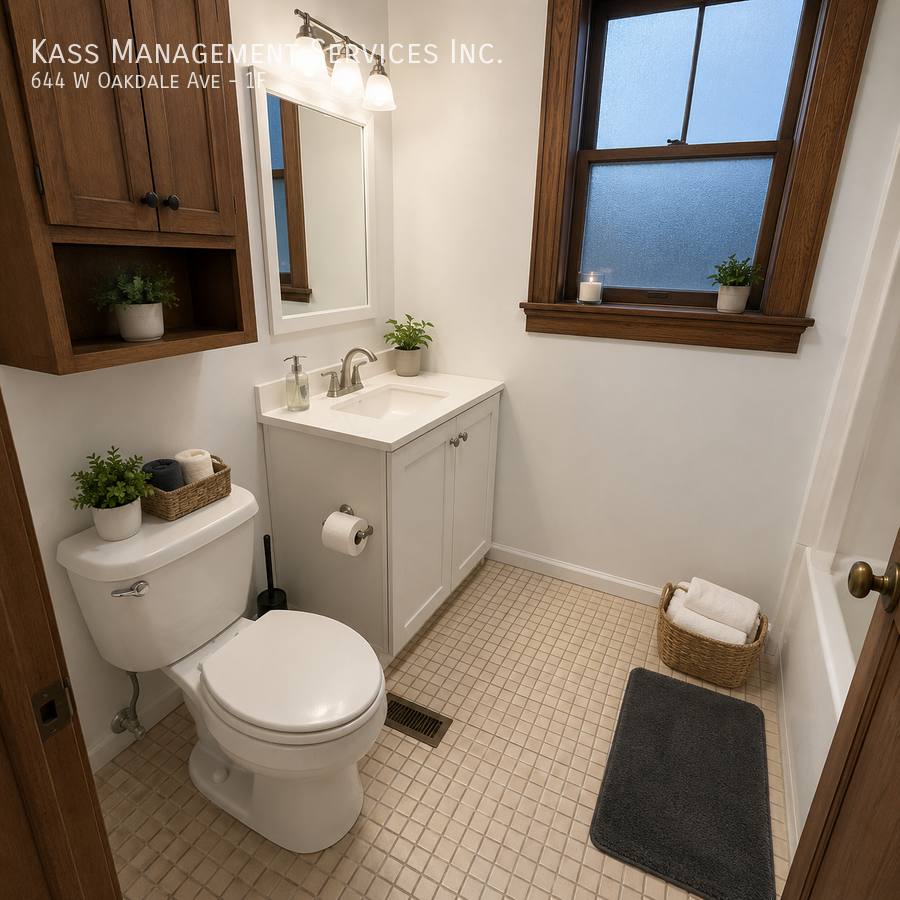 Apartment for rent at 644 W Oakdale Ave #1F, Chicago, IL 60613