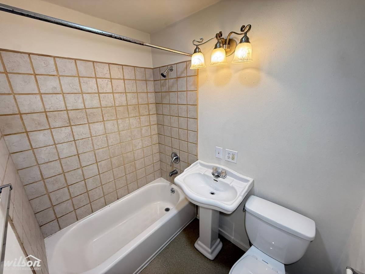 House for rent at 1005 S 33rd Ave, Yakima, WA 98902