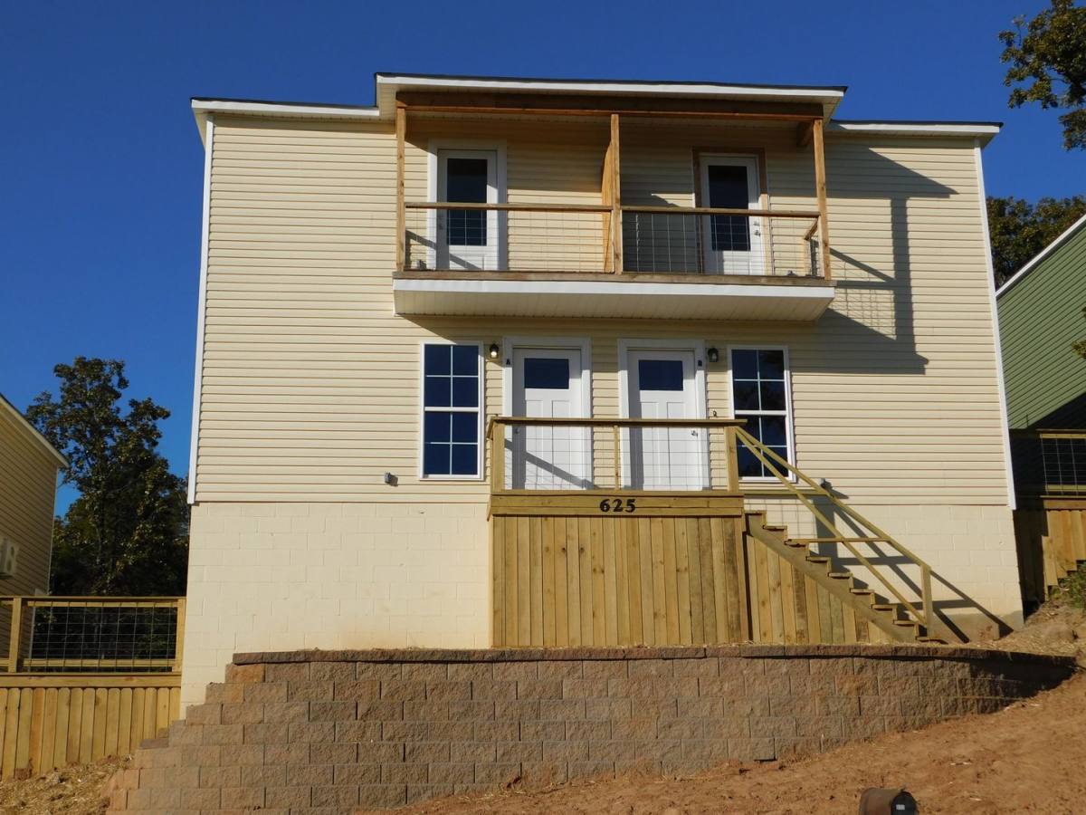 Apartment for rent at 625 Poplar St, Van Buren, AR 72956