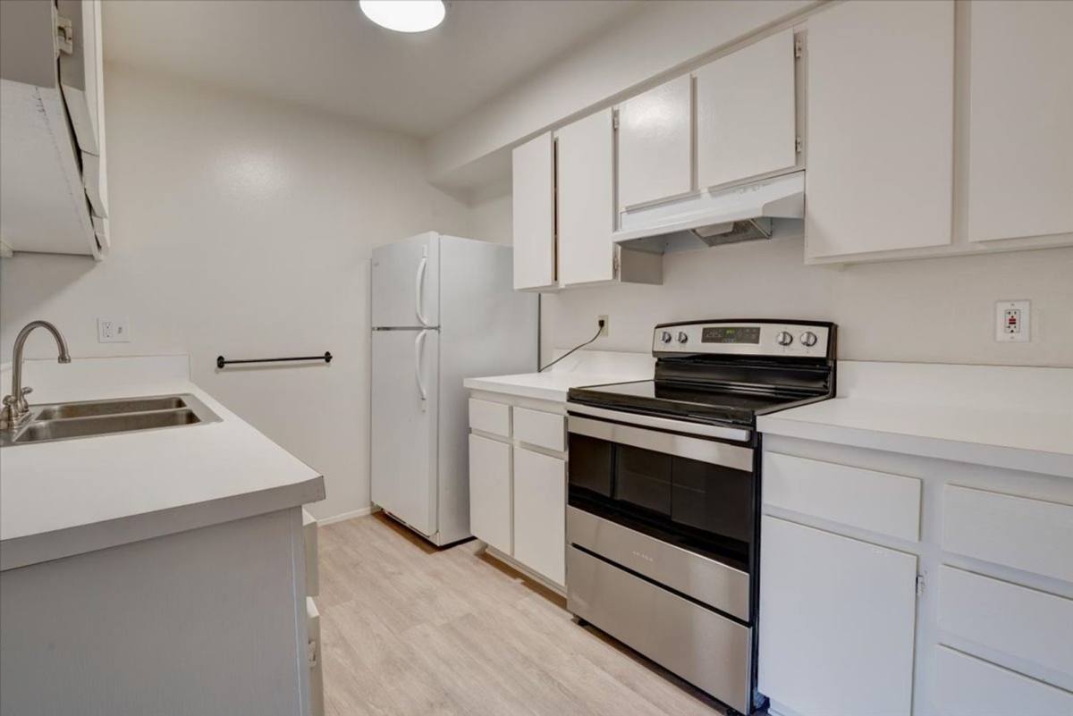Condo for rent at 4012 Valeta St, San Diego, CA 92110