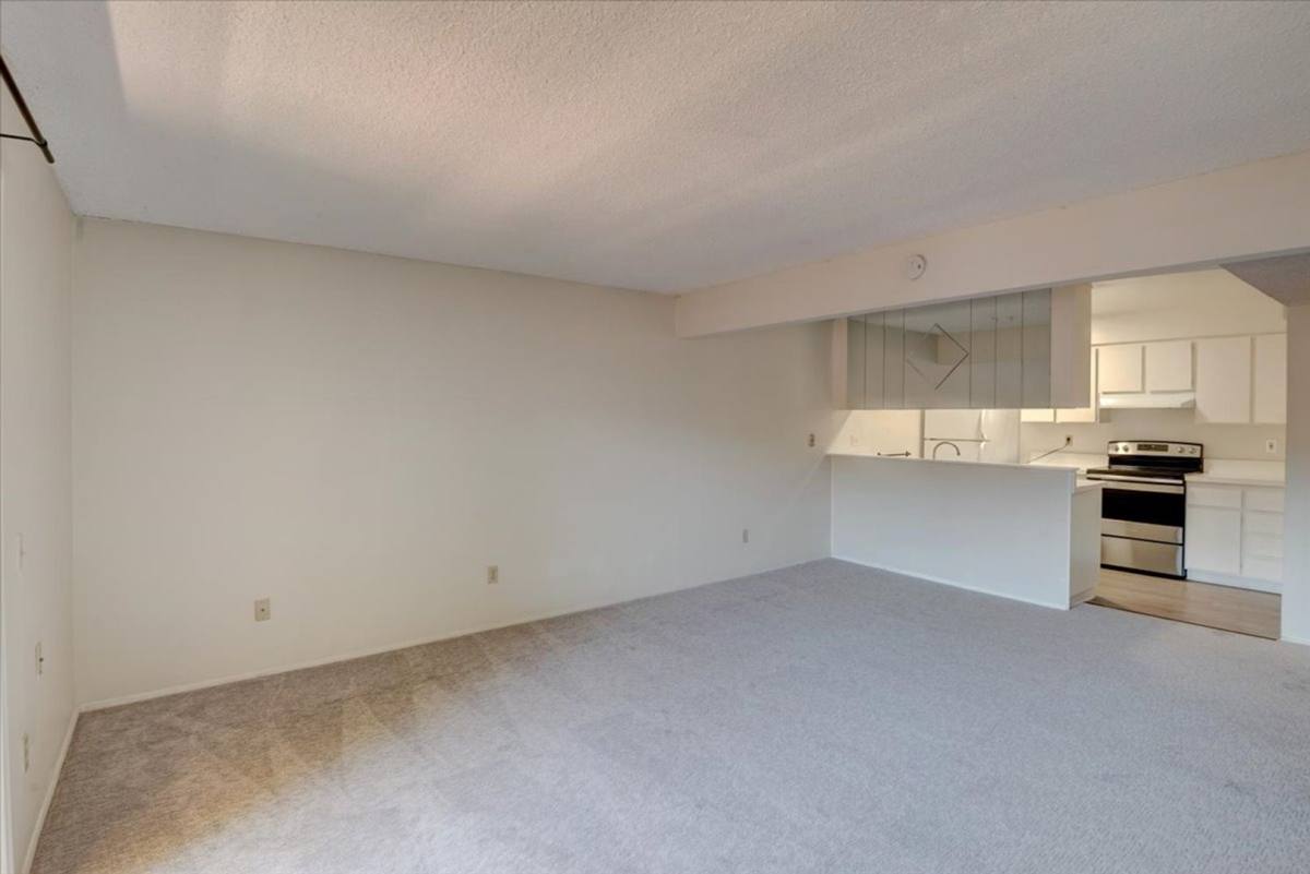 Condo for rent at 4012 Valeta St, San Diego, CA 92110