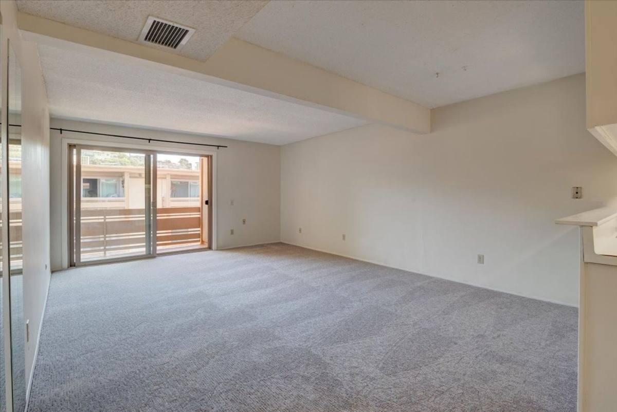 Condo for rent at 4012 Valeta St, San Diego, CA 92110