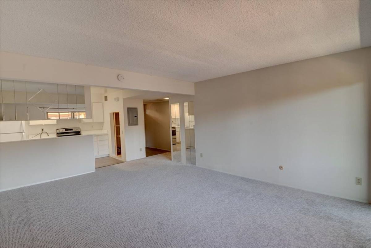 Condo for rent at 4012 Valeta St, San Diego, CA 92110