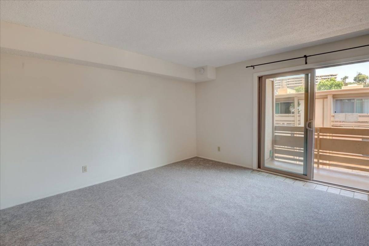 Condo for rent at 4012 Valeta St, San Diego, CA 92110