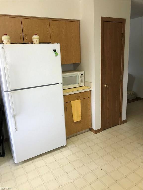 Apartment for rent at 6505 Snow Rd #REAR, Cleveland, OH 44129