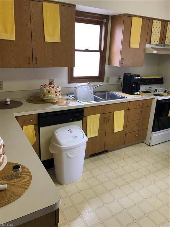 Apartment for rent at 6505 Snow Rd #REAR, Cleveland, OH 44129