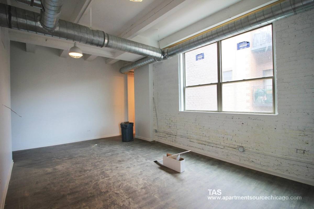 Condo for rent at 932 W Dakin St, Chicago, IL 60613