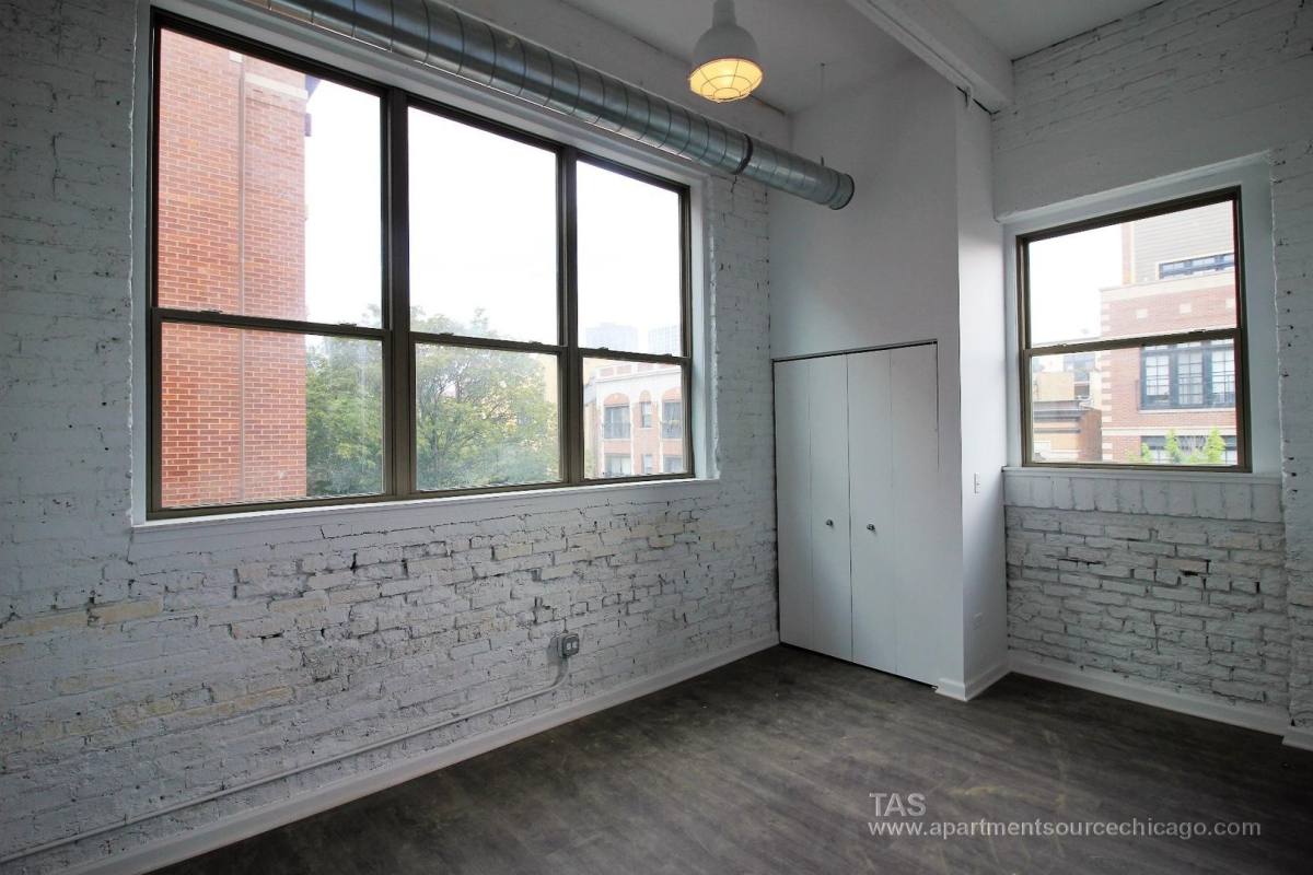 Condo for rent at 932 W Dakin St, Chicago, IL 60613