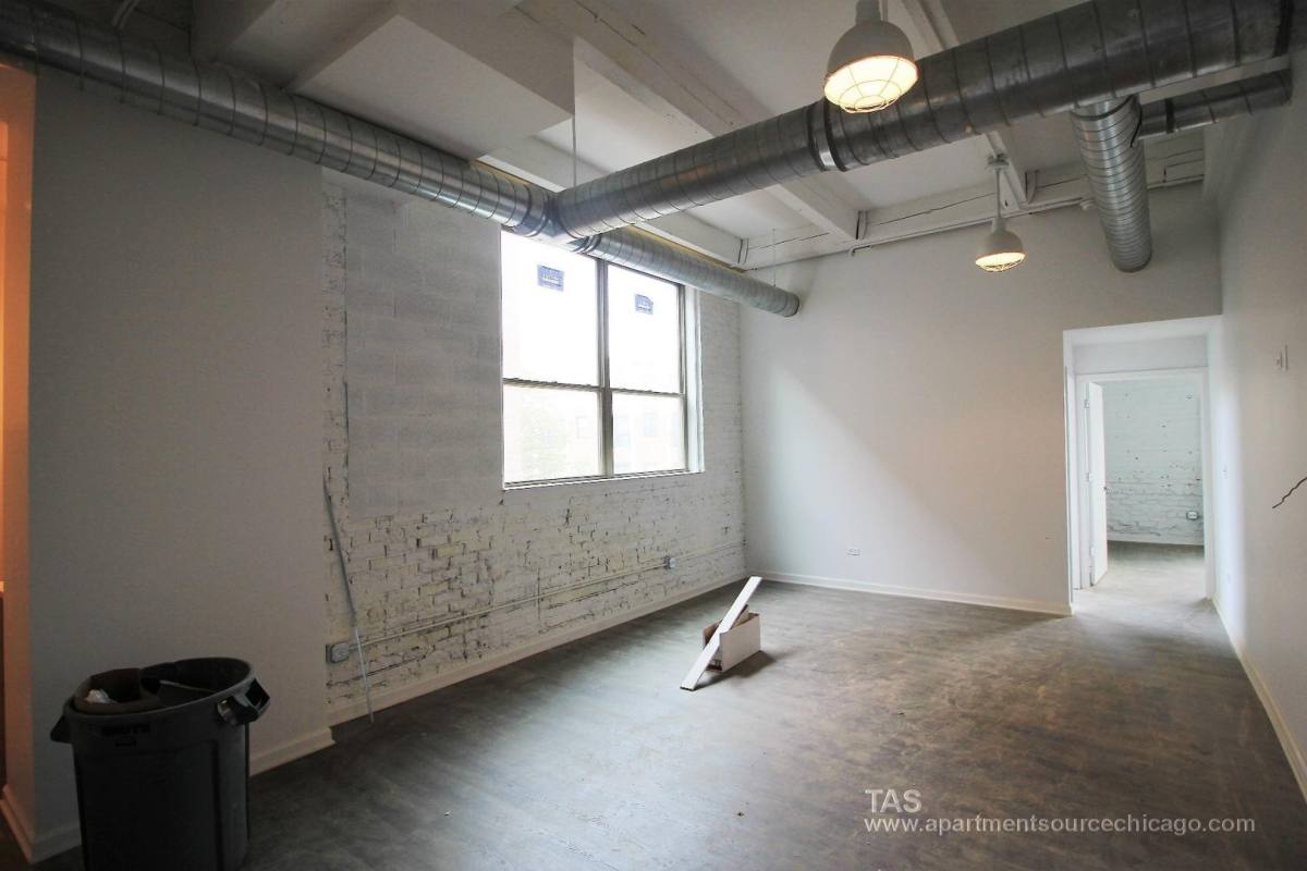 Condo for rent at 932 W Dakin St, Chicago, IL 60613