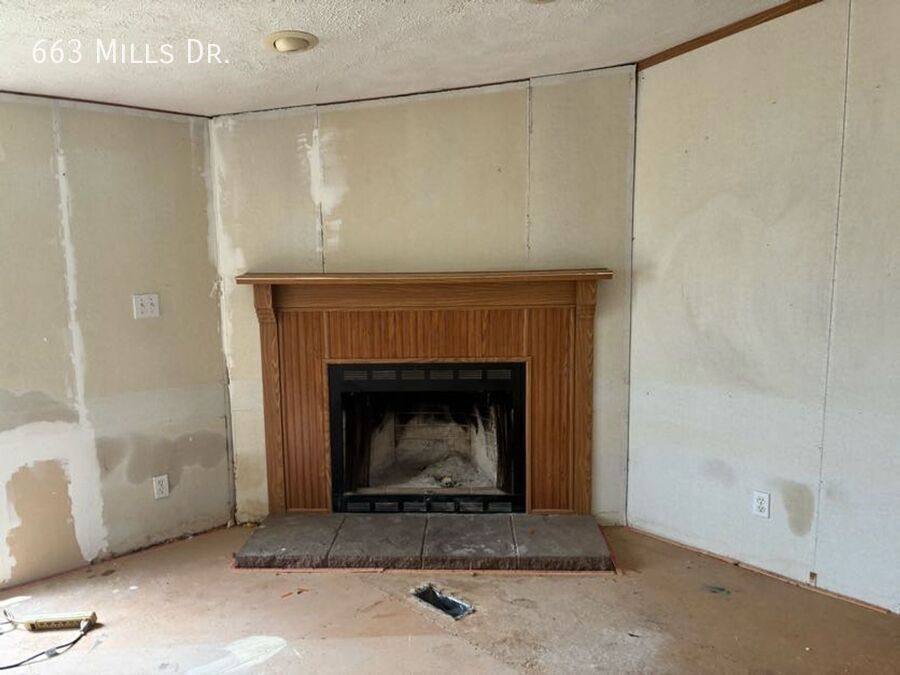 House for rent at 663 Mills Dr, Towanda, KS 67144
