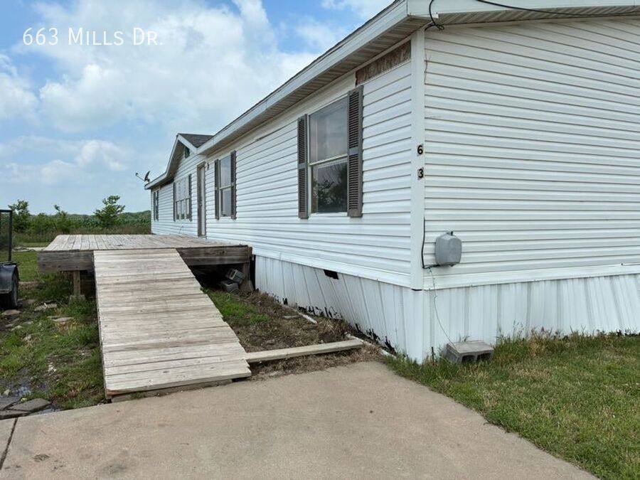 663 Mills Dr, Towanda, KS 67144 - House for Rent