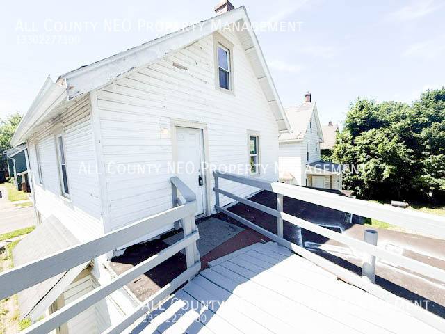Apartment for rent at 859 Brown St #UP, Akron, OH 44311