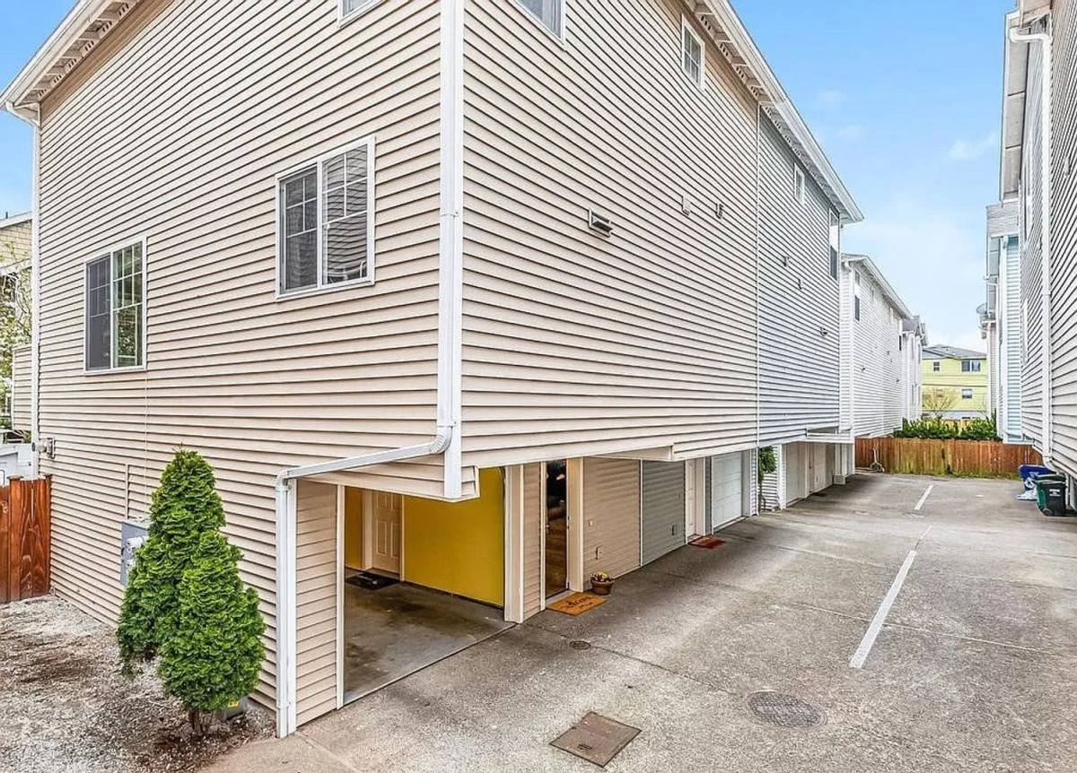 Townhouse for rent at 8510 B Midvale Ave N, Seattle, WA 98103