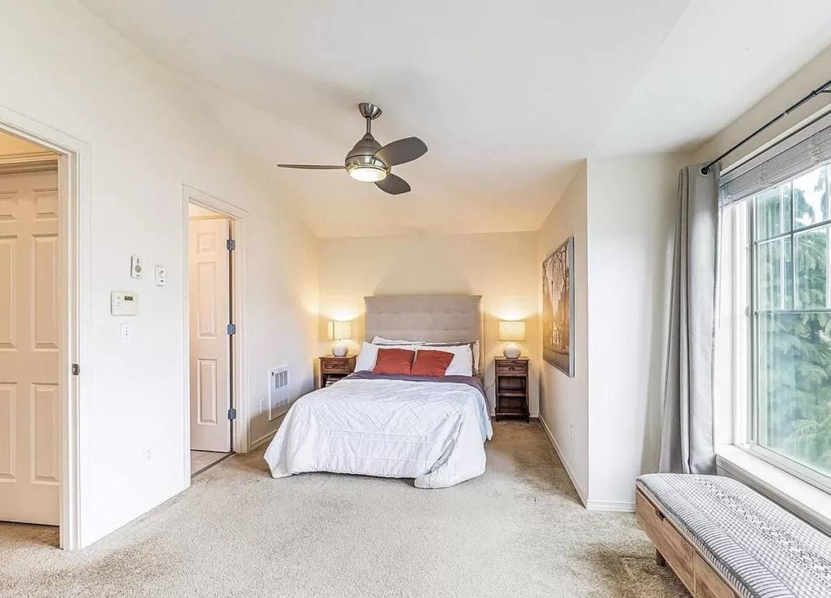 Townhouse for rent at 8510 B Midvale Ave N, Seattle, WA 98103