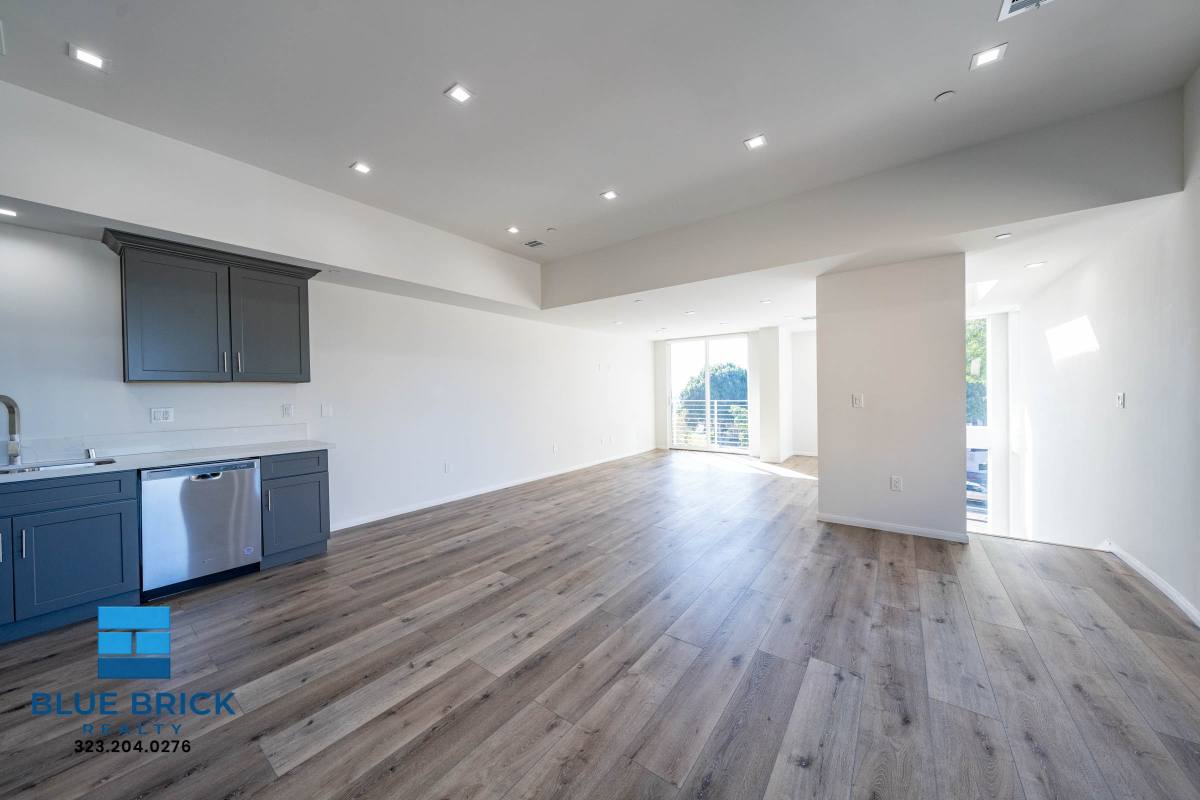 Apartment for rent at 5239-5241 Huntington Dr, Los Angeles, CA 90032