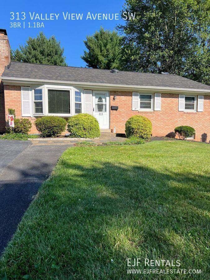 House for rent at 313 Valley View Ave SW, Leesburg, VA 20175