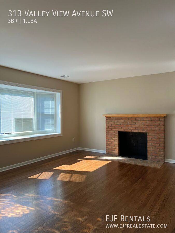 House for rent at 313 Valley View Ave SW, Leesburg, VA 20175