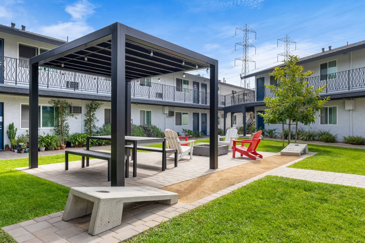 Apartment for rent at 5800 S St, Lakewood, CA 90713