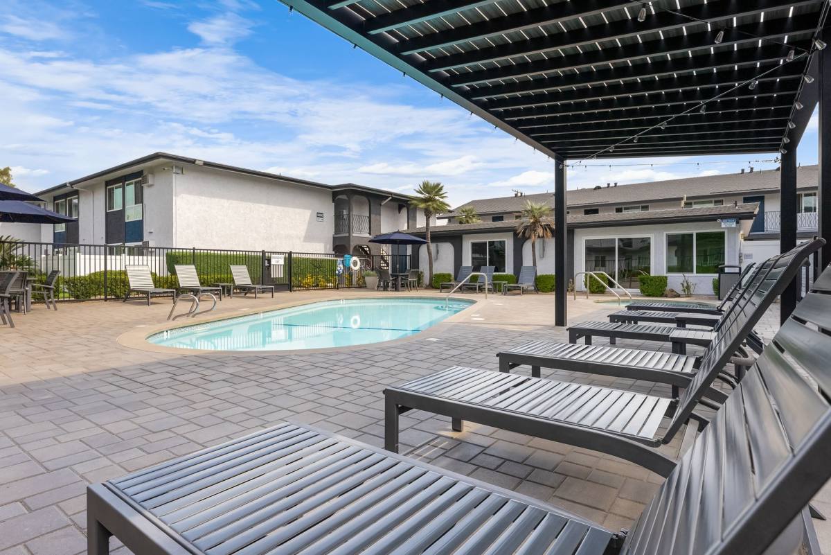 Apartment for rent at 5800 S St, Lakewood, CA 90713