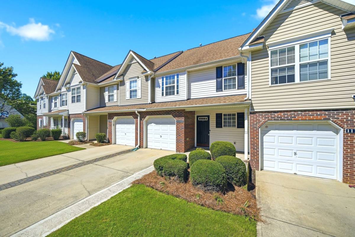 Townhouse for rent at 11112 Saintsbury, Charlotte, NC 28270