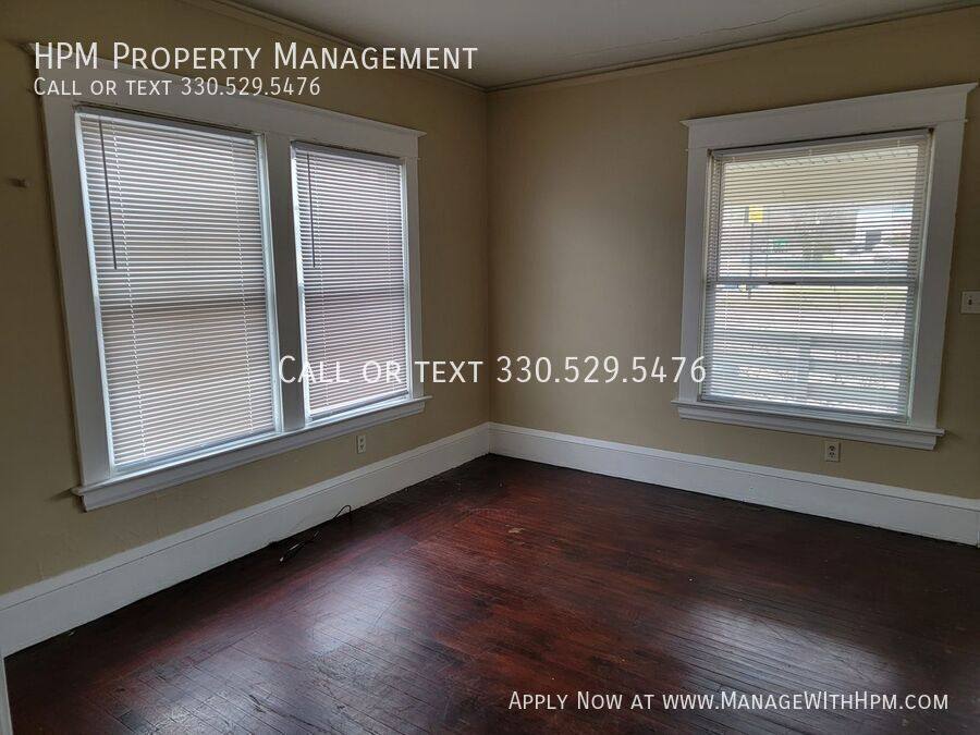 Apartment for rent at 569 E Exchange St, Akron, OH 44306