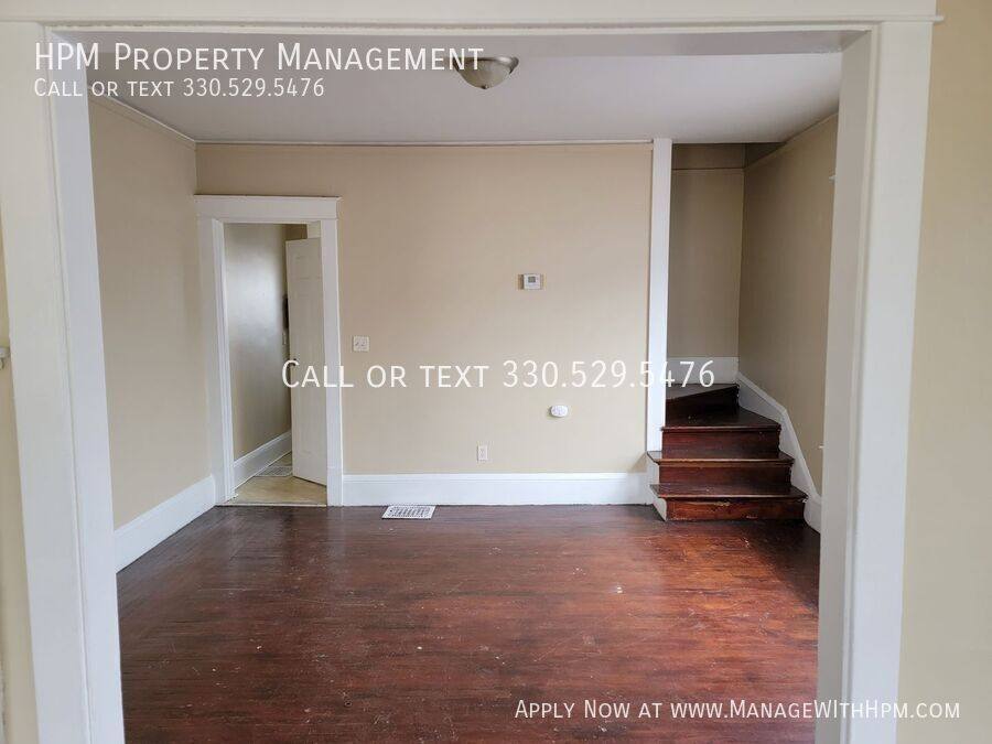 Apartment for rent at 569 E Exchange St, Akron, OH 44306