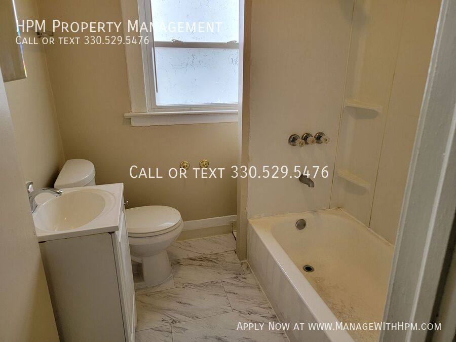 Apartment for rent at 569 E Exchange St, Akron, OH 44306