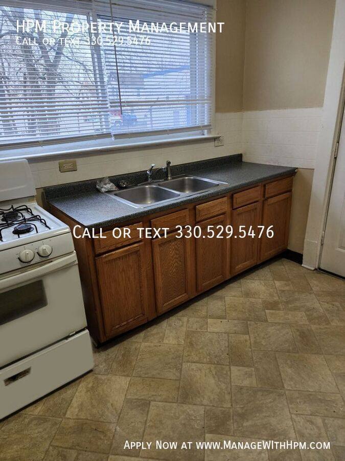 Apartment for rent at 569 E Exchange St, Akron, OH 44306