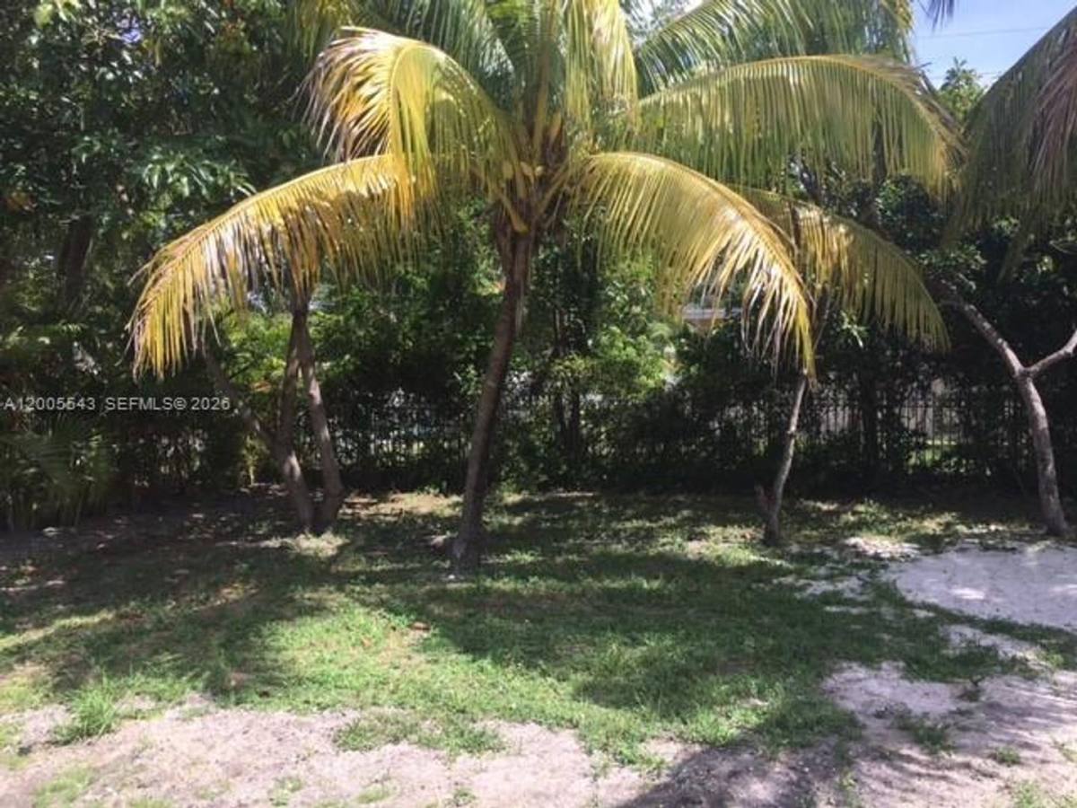 House for rent at 805 NE 138th St, Miami, FL 33161