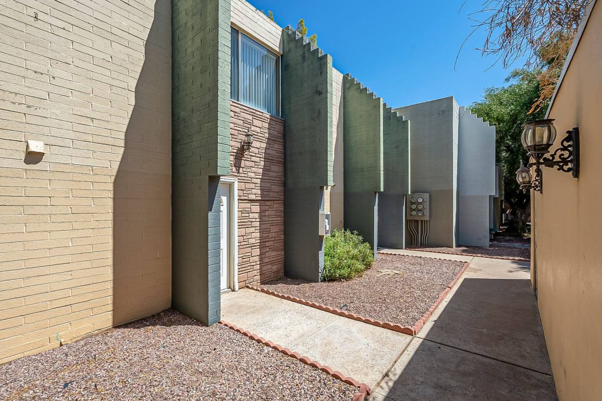 Townhouse for rent at 1801 W Tuckey Lane, Phoenix, AZ 85015