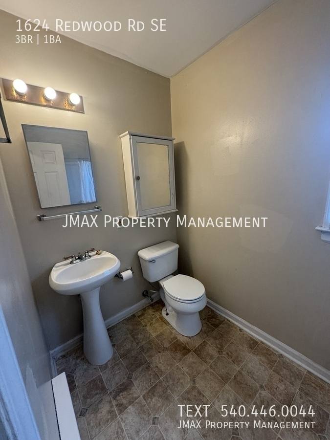 House for rent at 1624 Redwood Rd SE, Roanoke, VA 24014