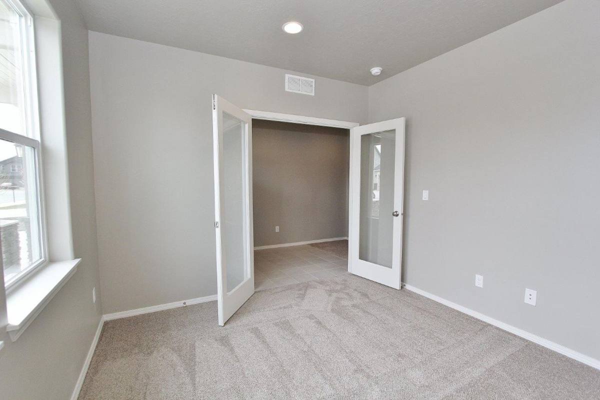 House for rent at 33 N Mingus Ave, Nampa, ID 83651