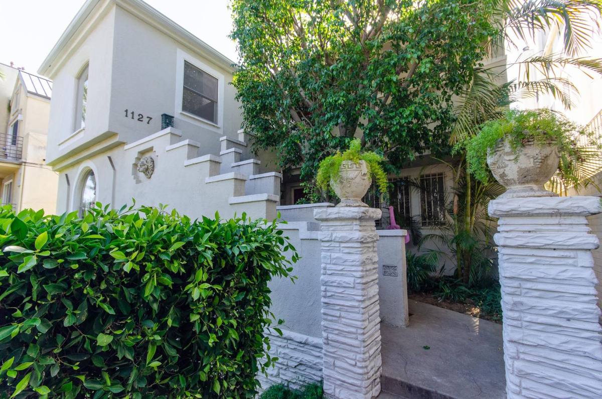 Apartment for rent at 1123-1127 Larrabee St, West Hollywood, CA 90069
