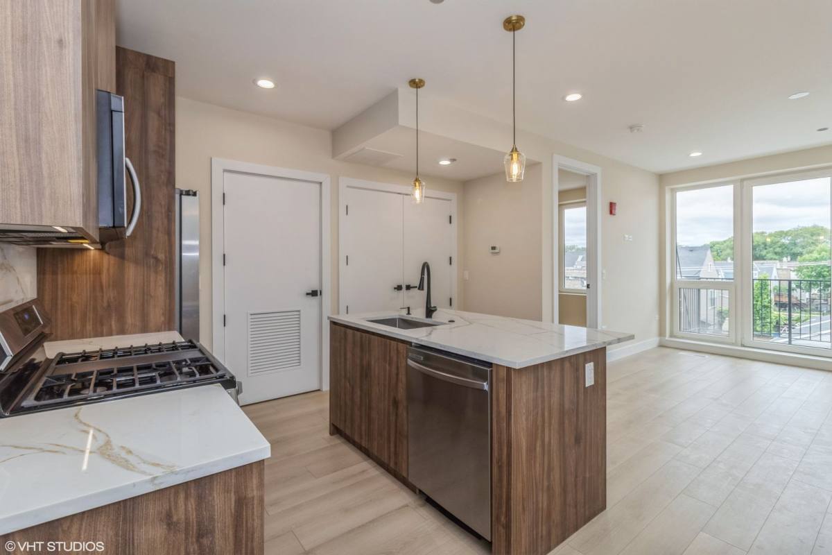 3043 W Irving Park Rd #305, Chicago, IL 60618 - Apartment for Rent