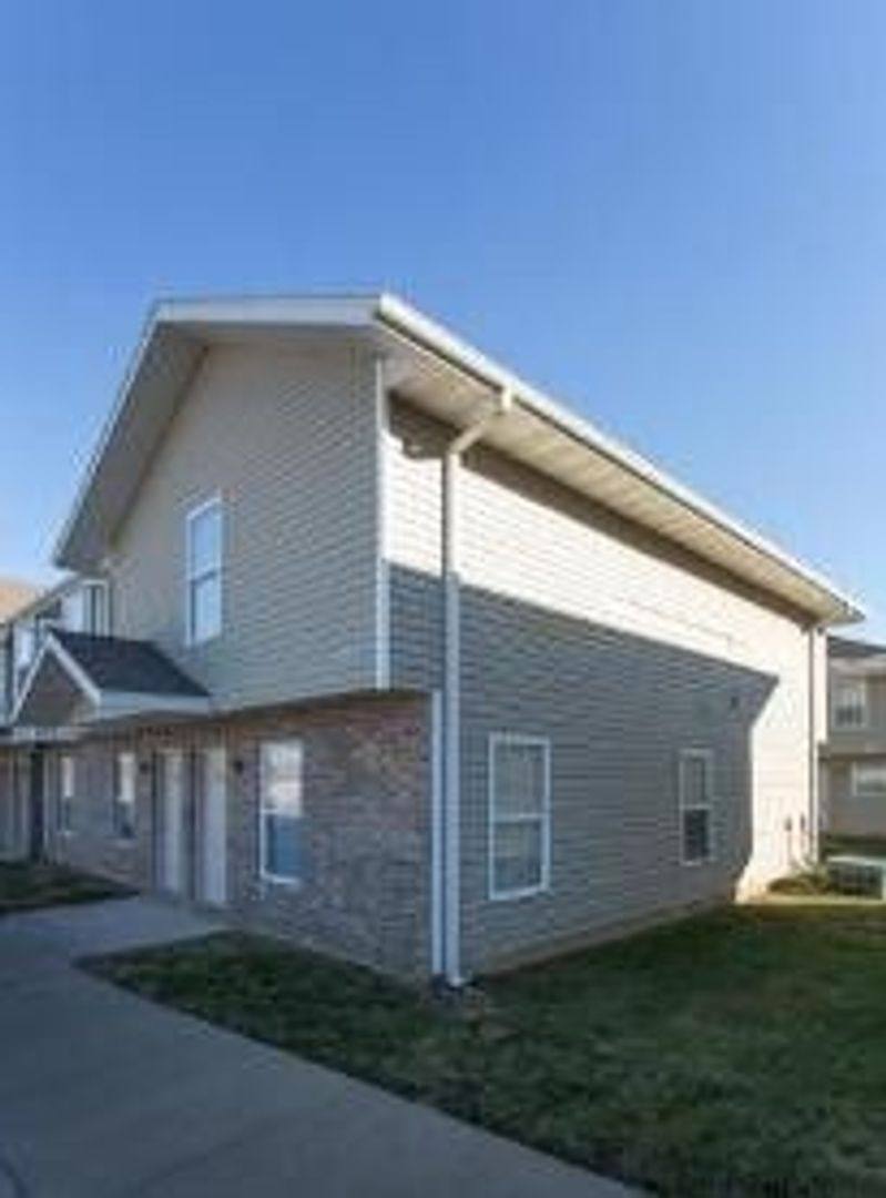 Apartment for rent at 5550-5596 N White St, Ozark, MO 65721