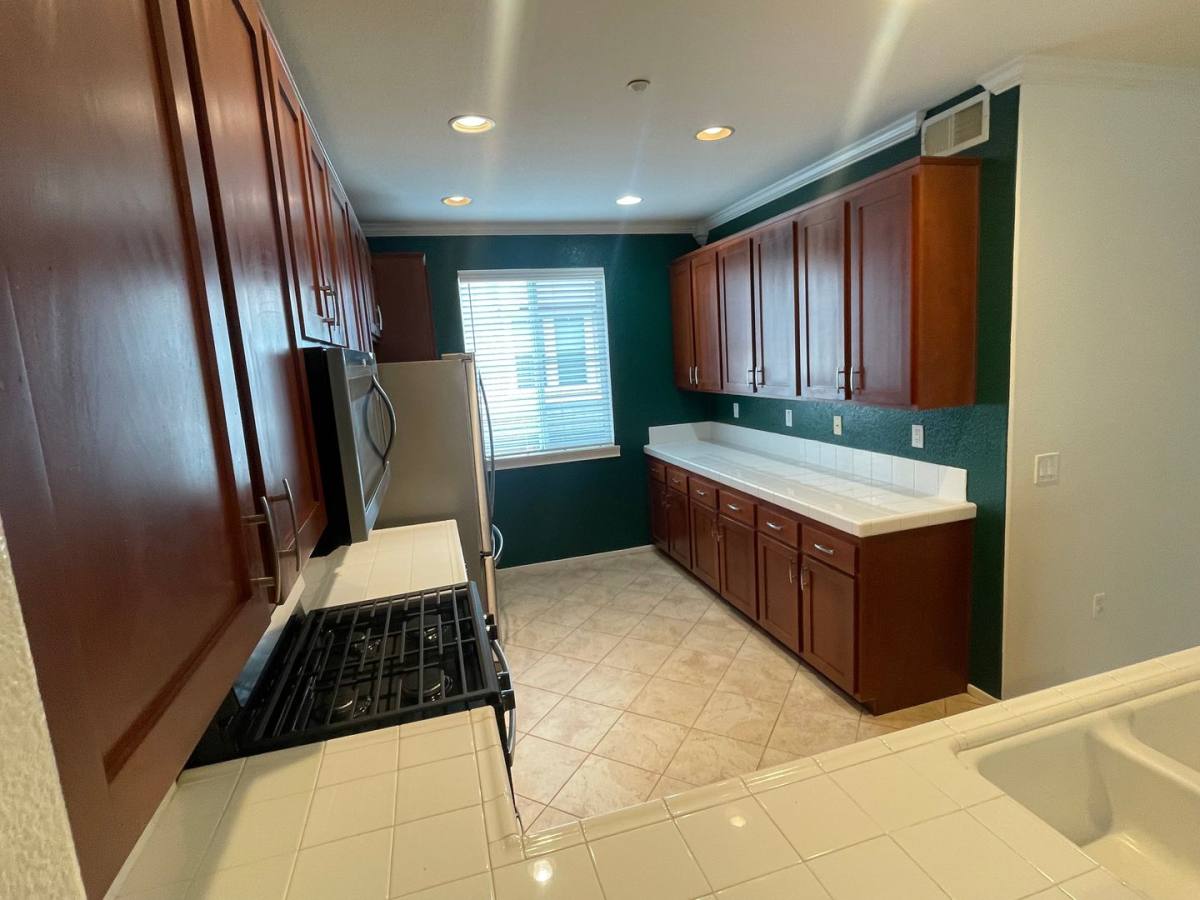 Townhouse for rent at 2703 White Pine Court, Chula Vista, CA 91915