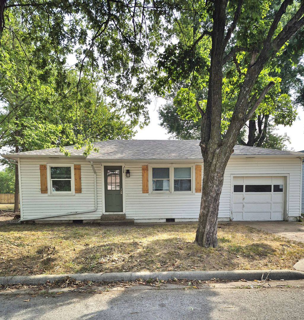House for rent at 138 N Rechow Ave, Bolivar, MO 65613